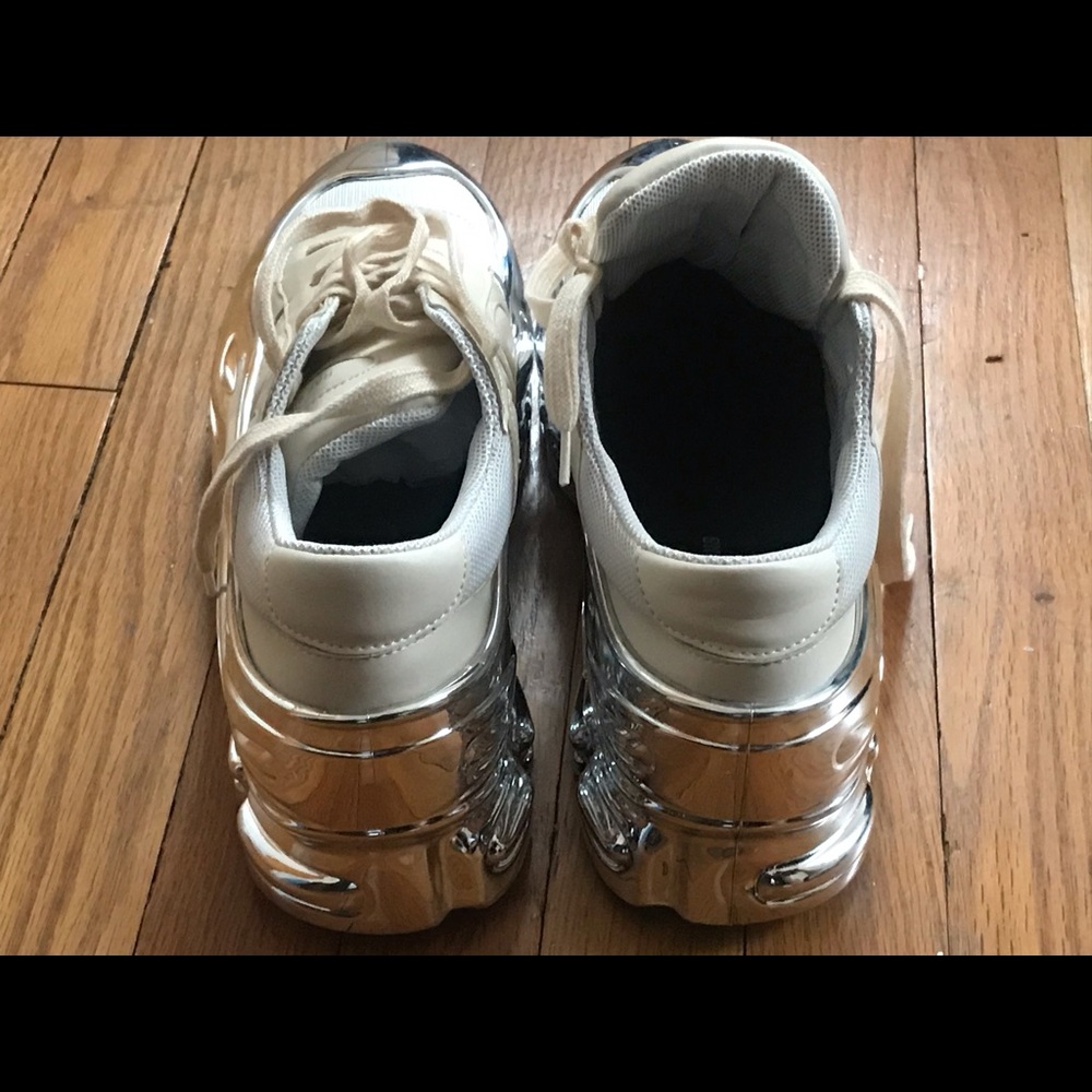 Shoes - Picture 4 of 7